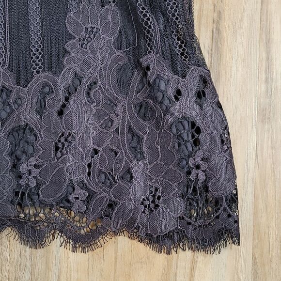 🔺️Taylor & Sage Medieval Blue High Neck Lacy Sleeveless Blouse Small - Picture 8 of 13